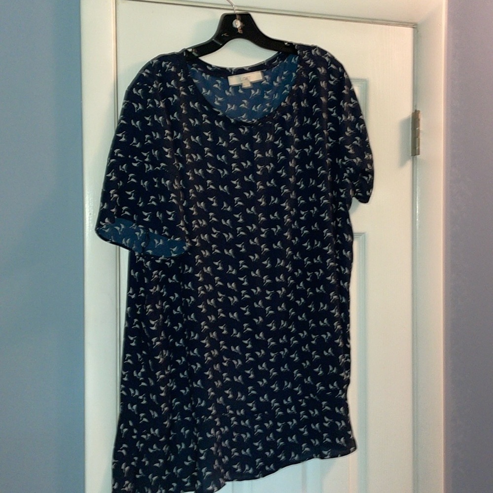 Loft blouse Size XXL Navy and white design. Great condition!